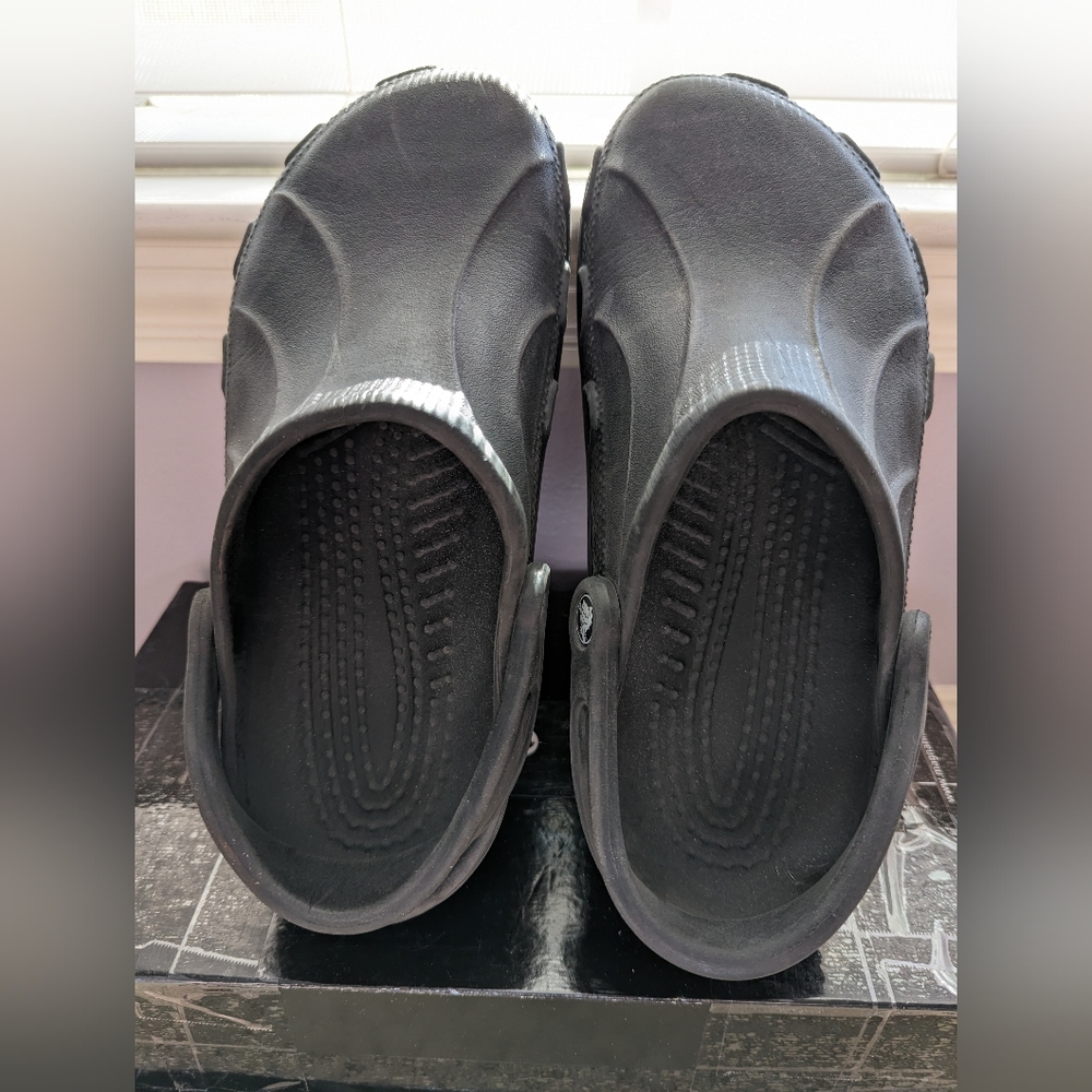7.5M Black Crocs